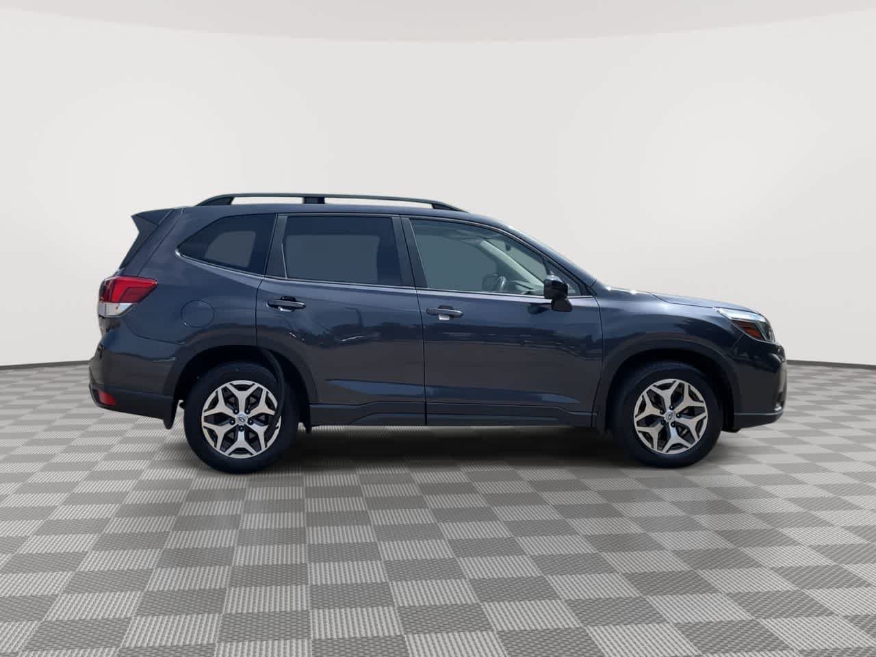 Used 2019 Subaru Forester Premium w/ All-Weather Package AWD/4WD image 9