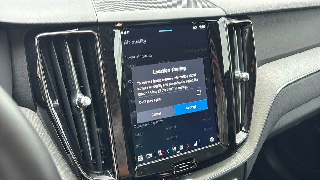 Certified 2025 Volvo XC60 B5 Plus AWD/4WD image 18