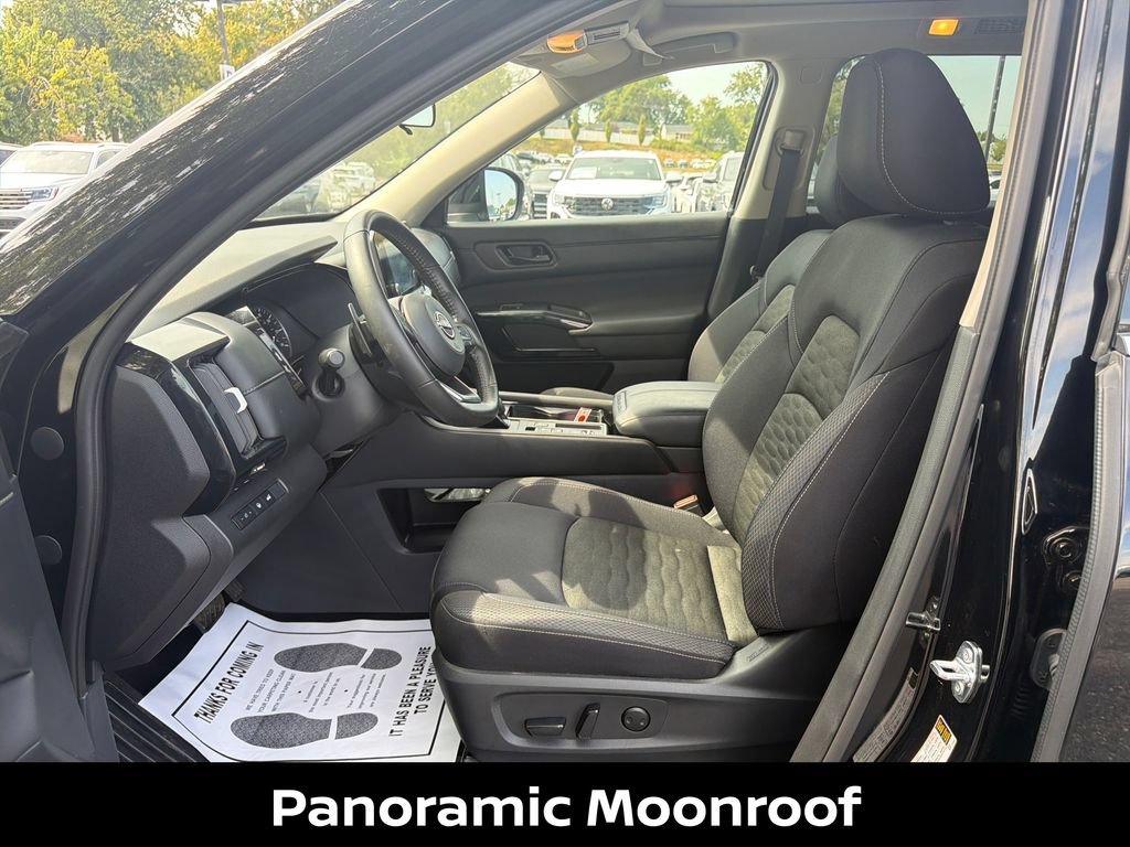Certified 2025 Nissan Pathfinder SV w/ SV Premium Package FWD image 11