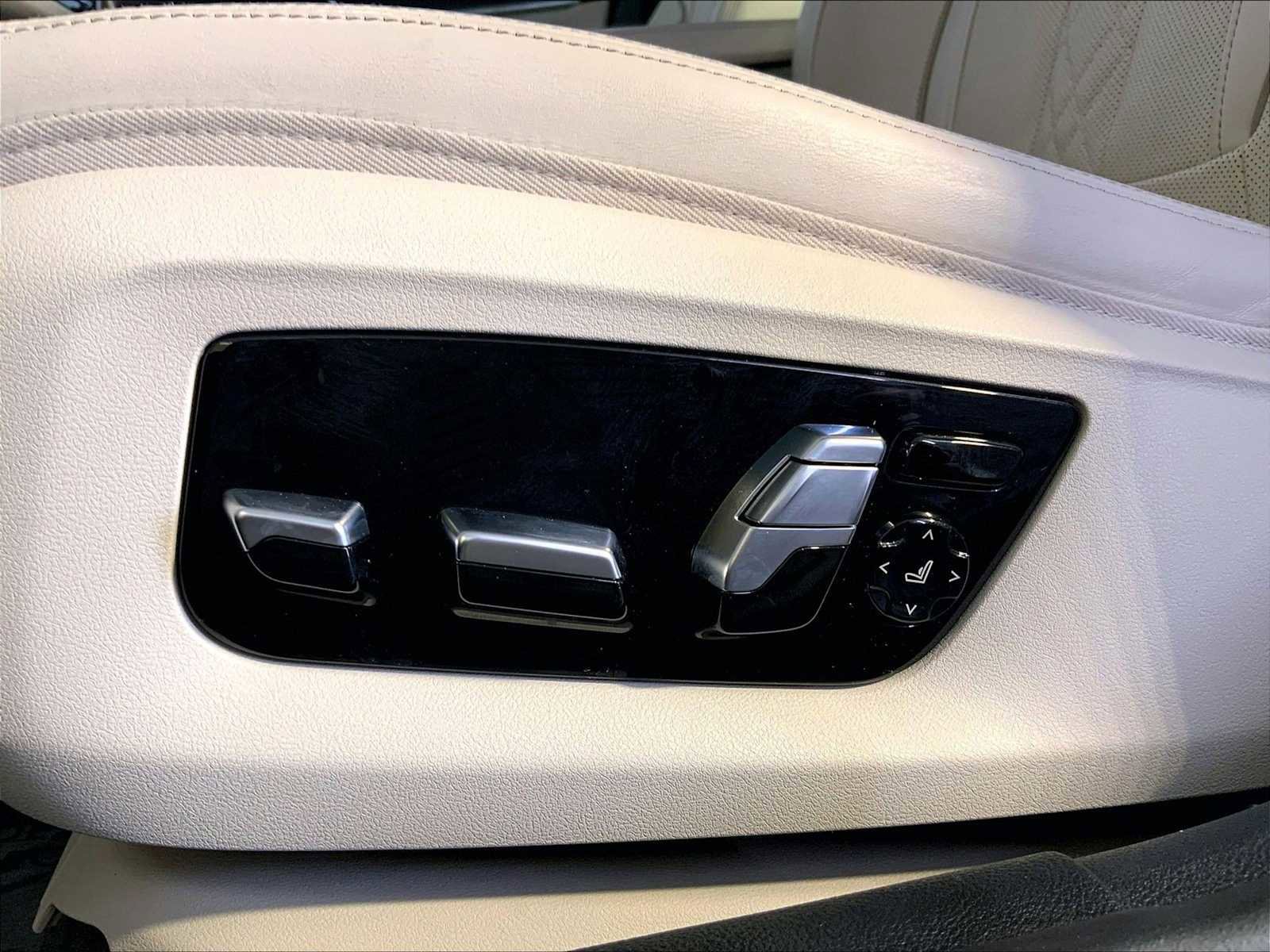 Used 2021 BMW 540i xDrive w/ Premium Package AWD/4WD image 39