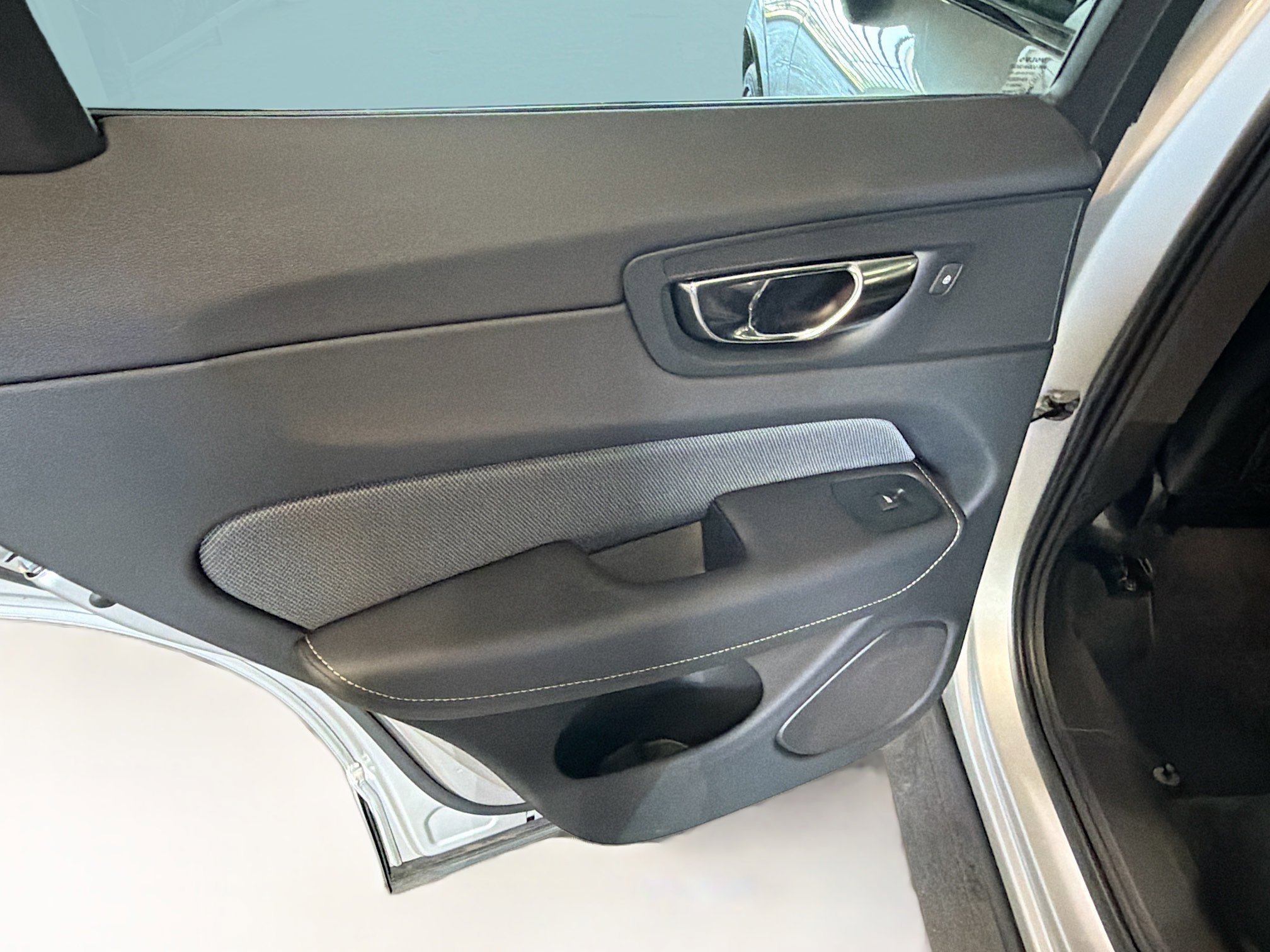 Used 2021 Volvo XC60 T6 R-Design w/ Advanced Package AWD/4WD image 28