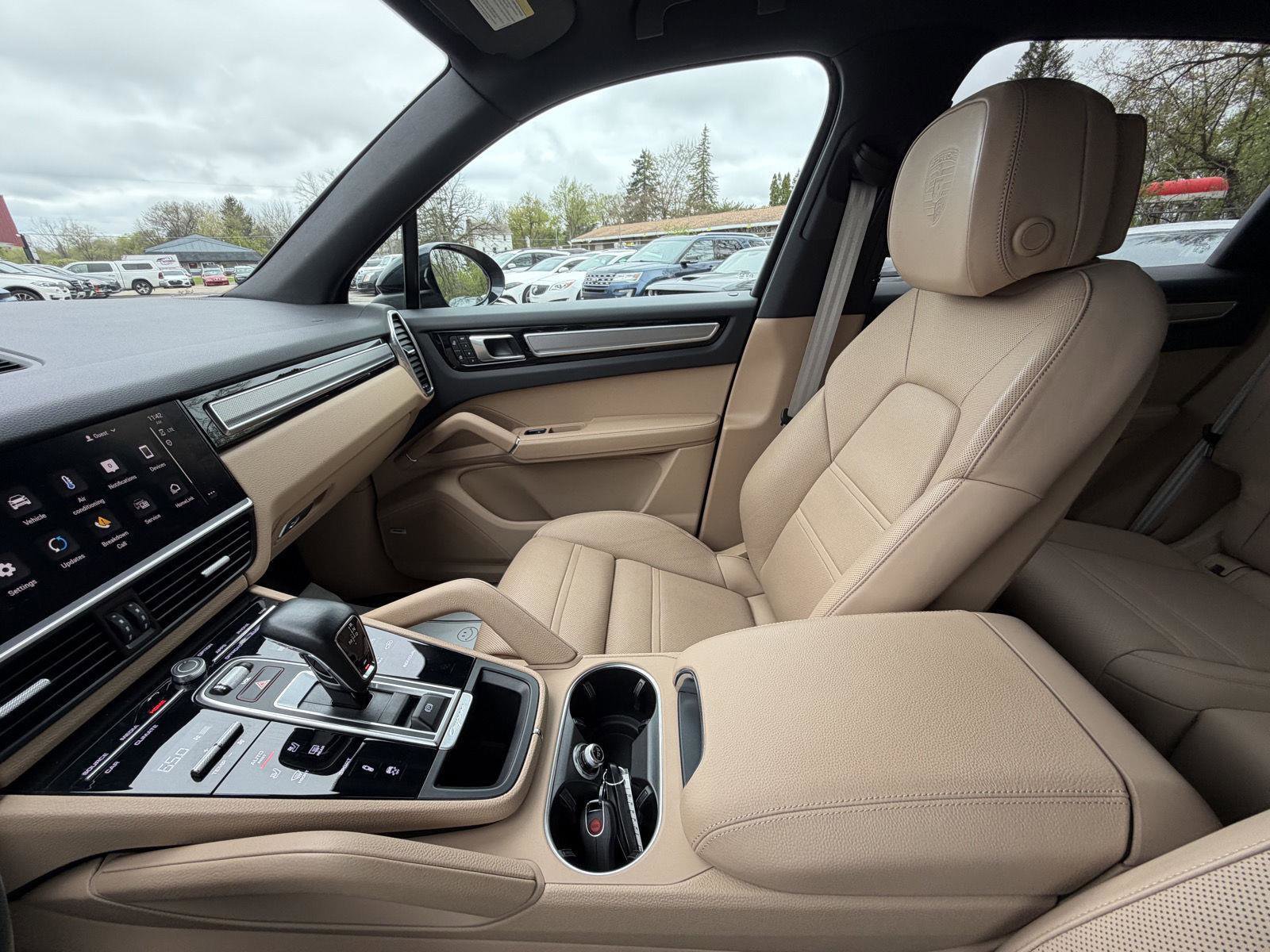 Used 2023 Porsche Cayenne S Platinum AWD/4WD image 20