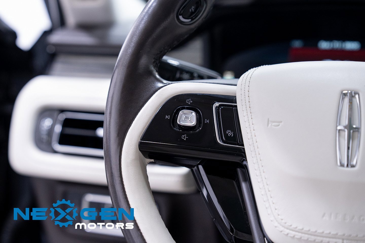 Used 2022 Lincoln Aviator Black Label w/ Dynamic Handling Package image 17