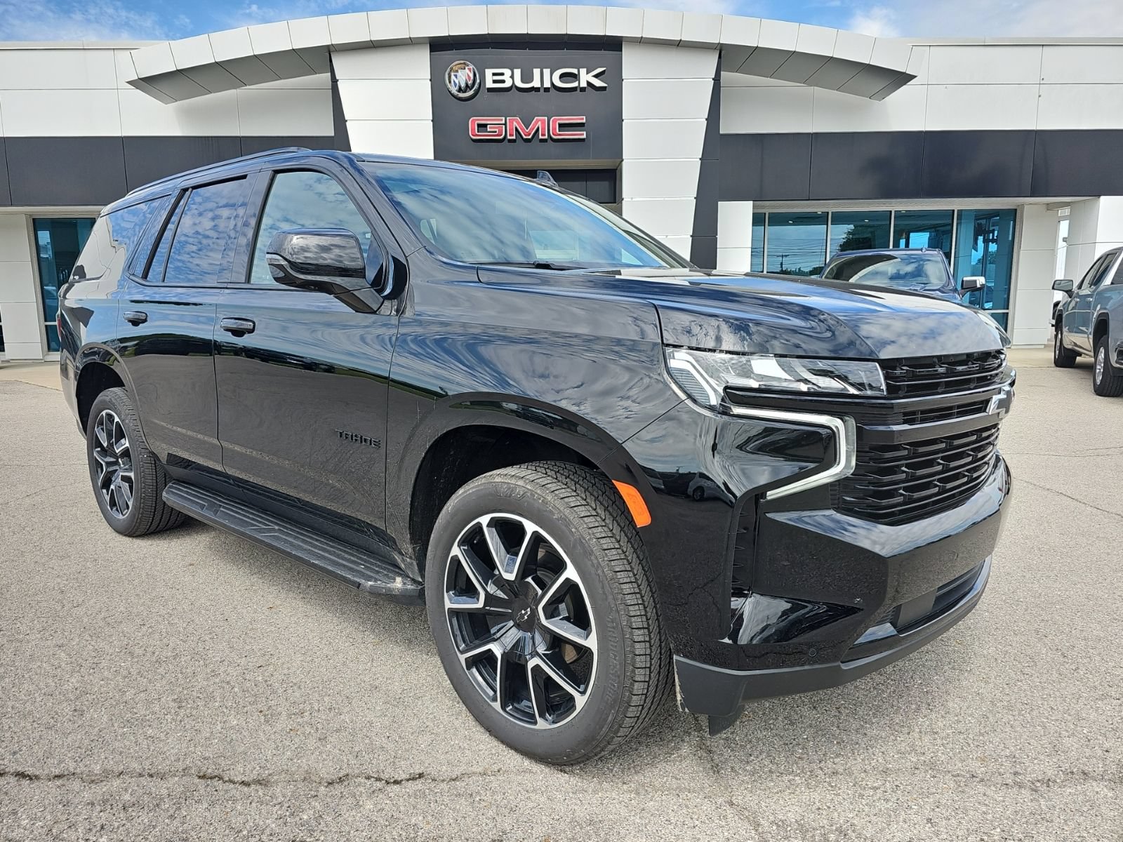 Used 2024 Chevrolet Tahoe RST w/ Luxury Package AWD/4WD image 1
