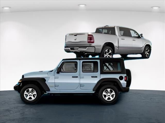 Used 2023 Volvo XC40 B5 Plus AWD/4WD image 8