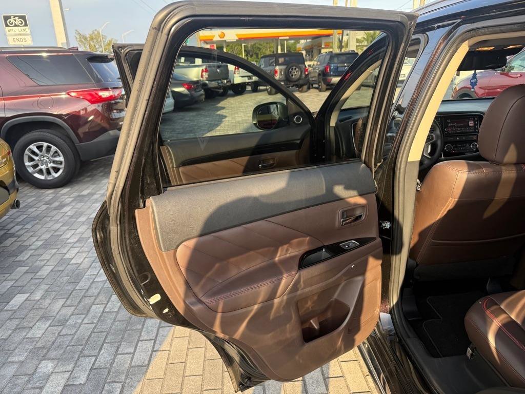 Used 2018 Mitsubishi Outlander SEL AWD/4WD image 14