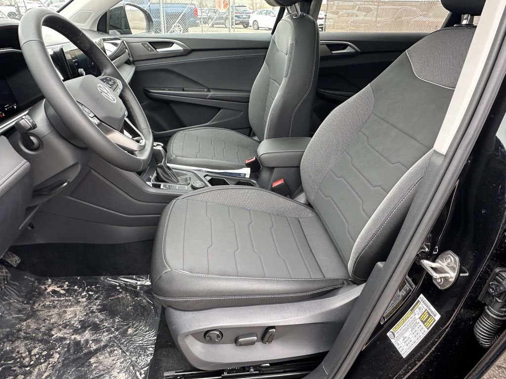 New 2026 Volkswagen Taos SE image 13