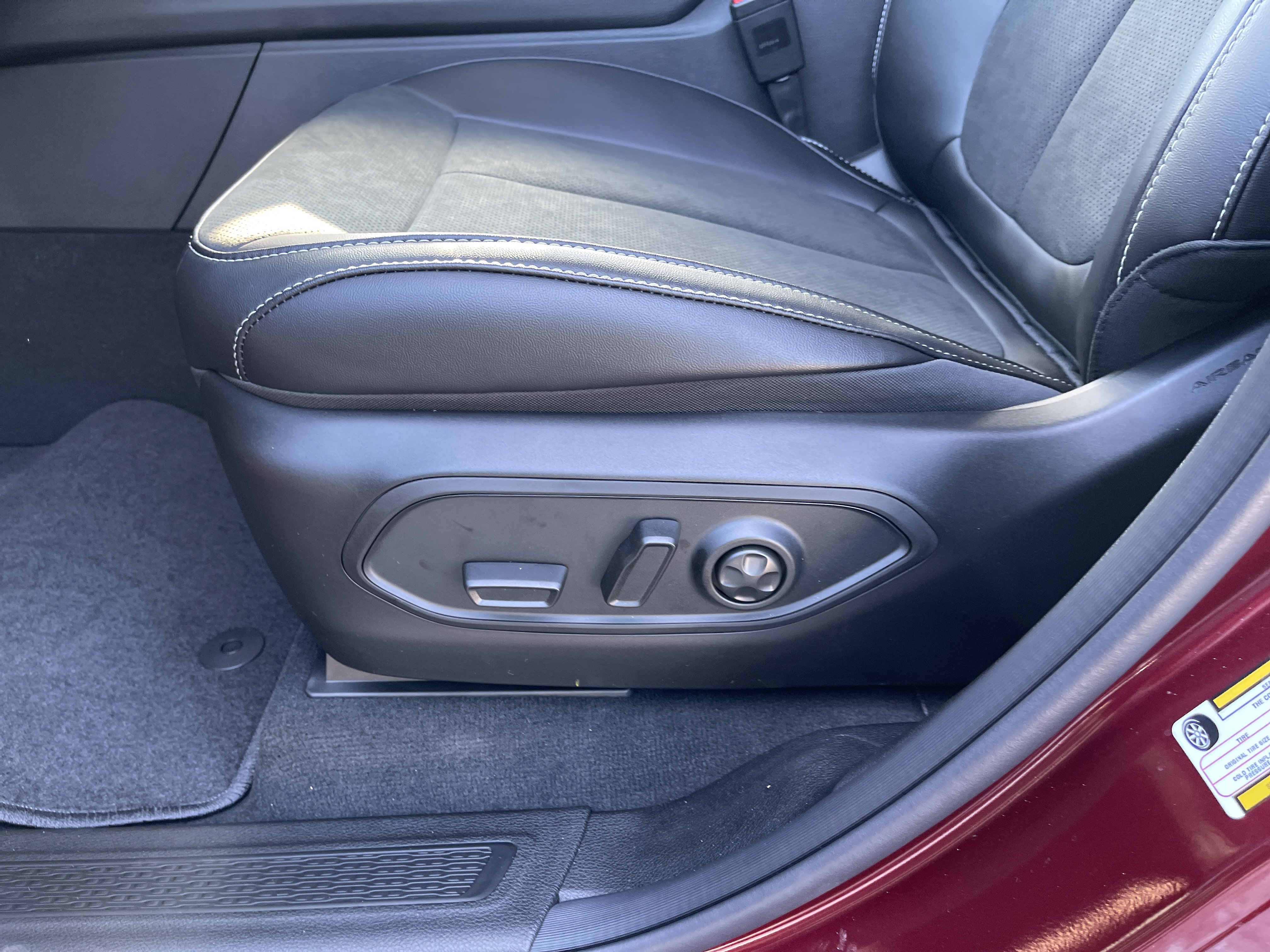 New 2025 Jeep Grand Cherokee Altitude image 10