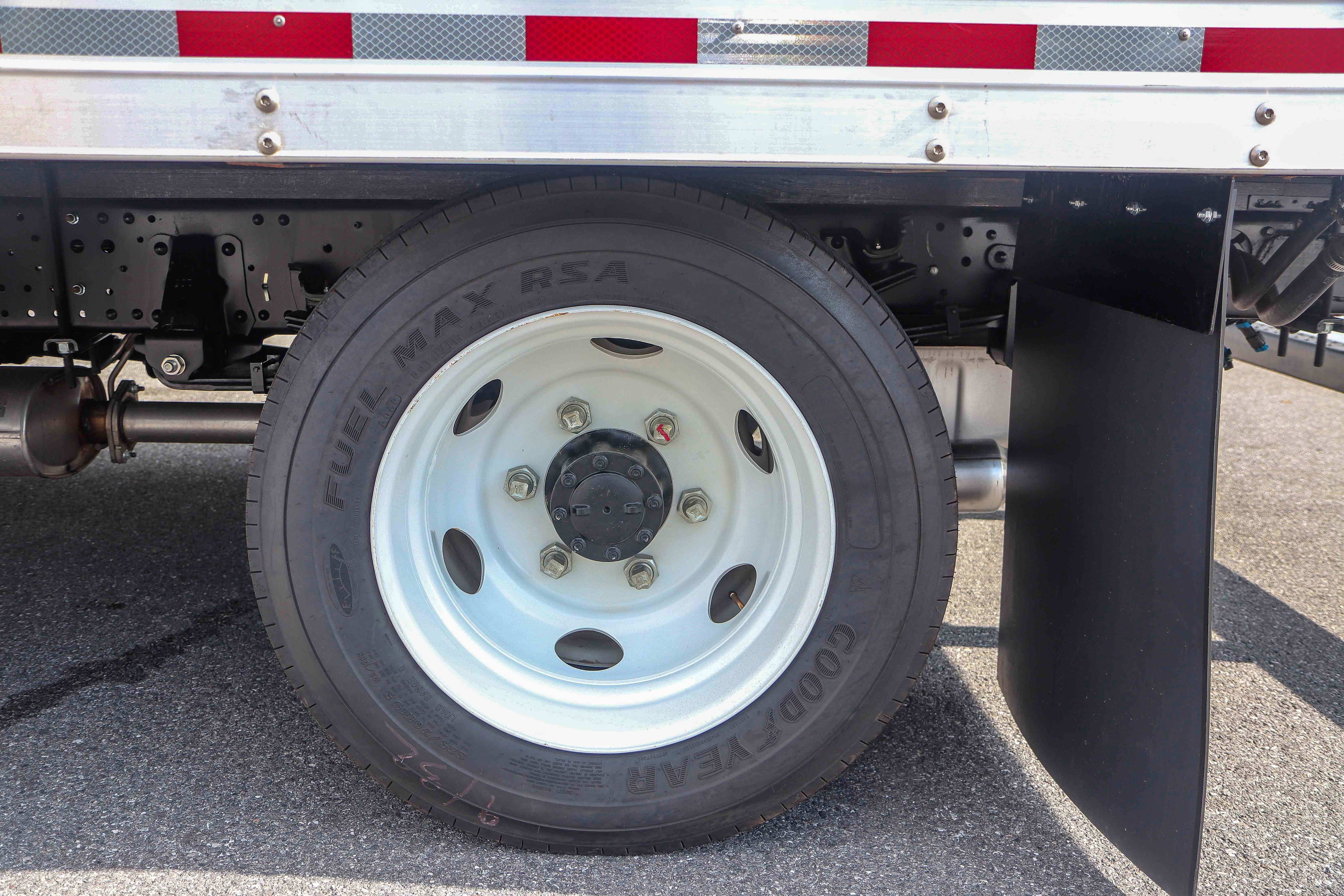 Used 2024 Isuzu NPR image 29