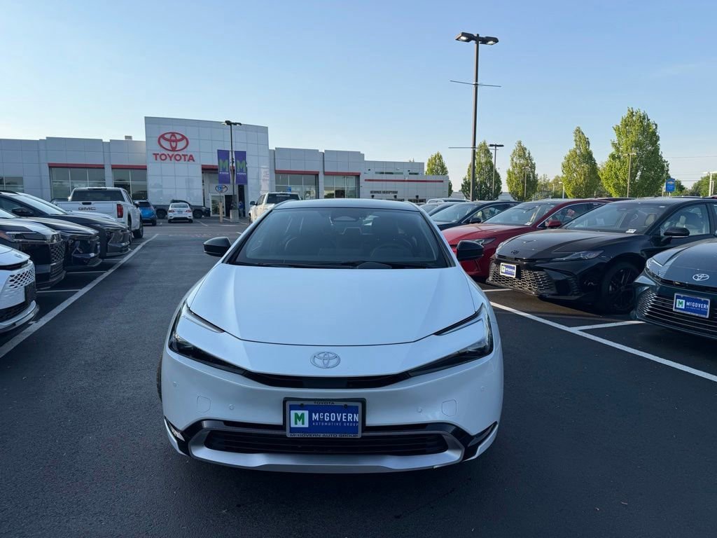 Used 2023 Toyota Prius Prime FWD image 2