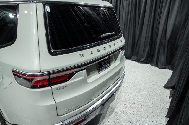 Used 2022 Jeep Wagoneer Series II w/ Premium Group I AWD/4WD image 6