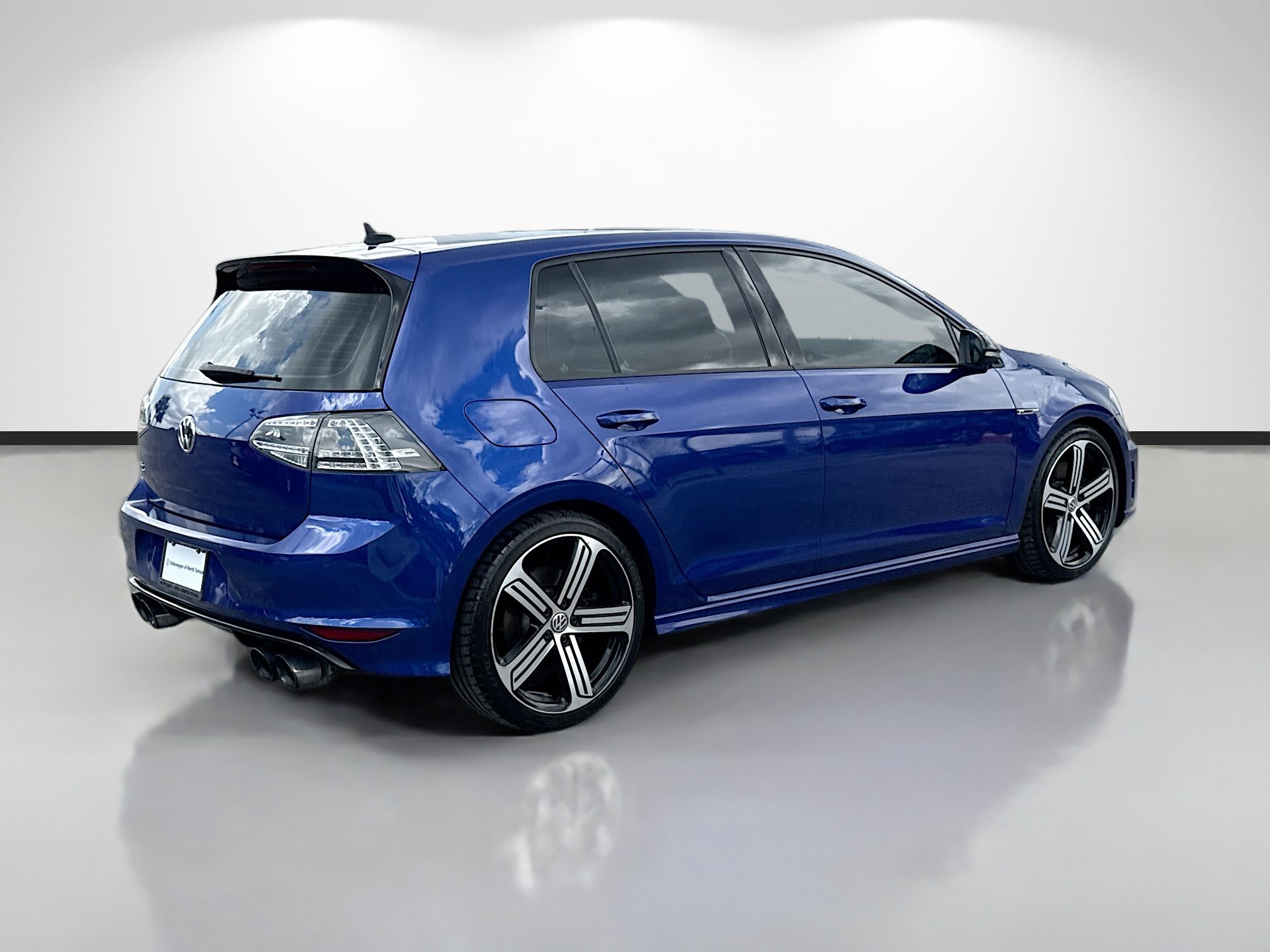 Used 2016 Volkswagen Golf R 4-Door w/ Driver Assistance Package AWD/4WD image 3