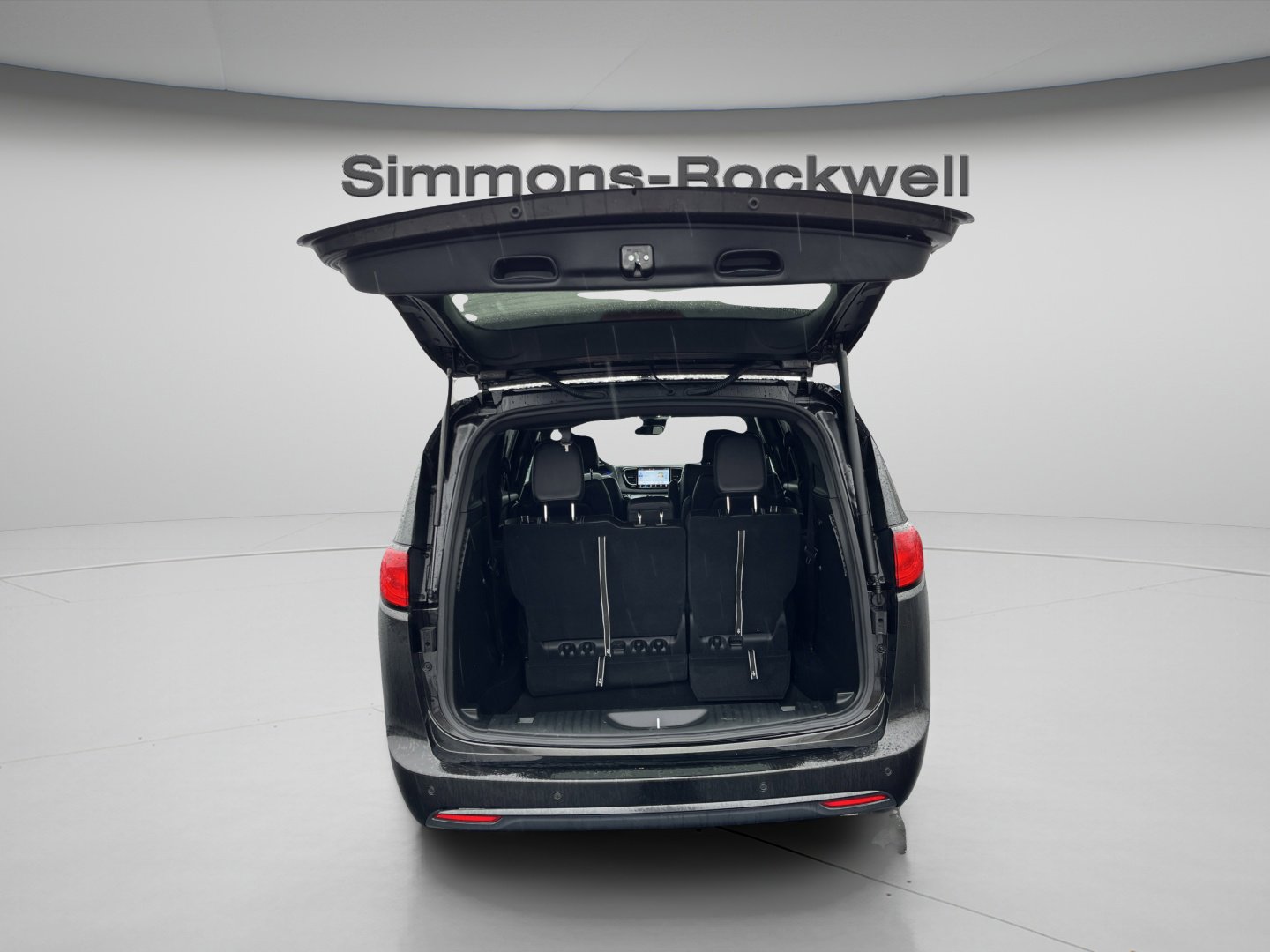 Used 2025 Chrysler Voyager LX image 10