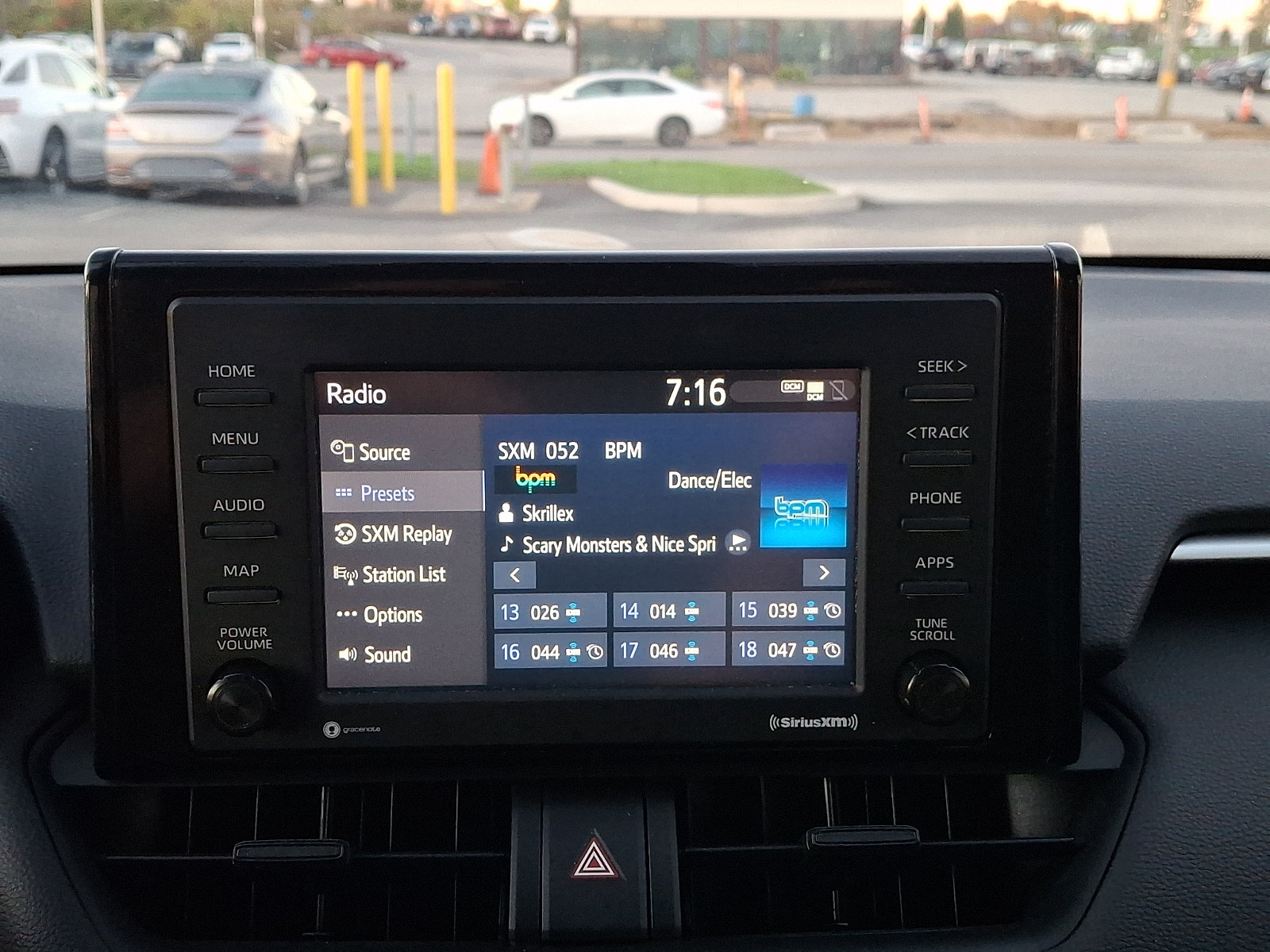 Used 2021 Toyota RAV4 LE AWD/4WD image 16
