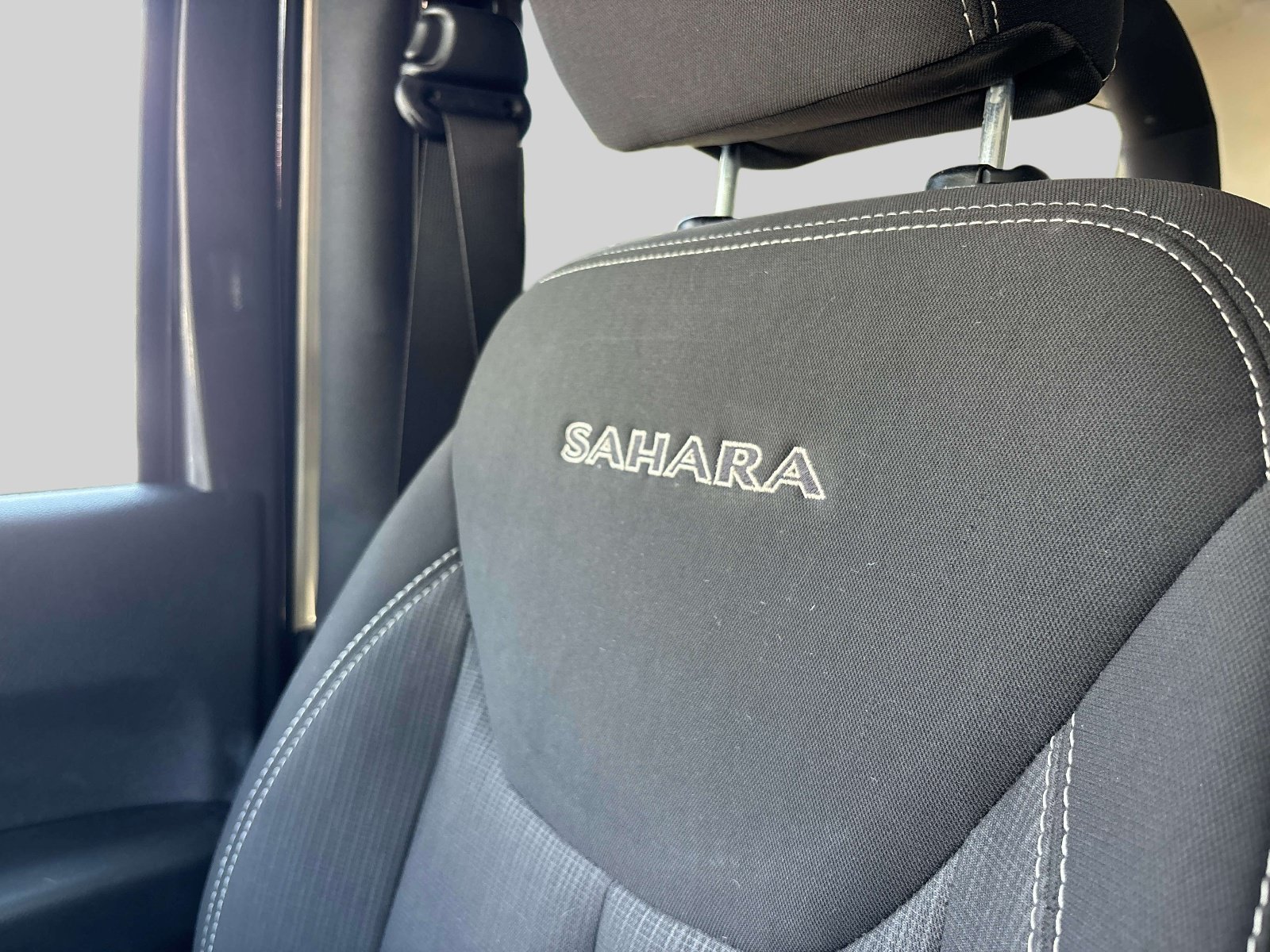 Used 2016 Jeep Wrangler Sahara w/ Connectivity Group AWD/4WD image 23