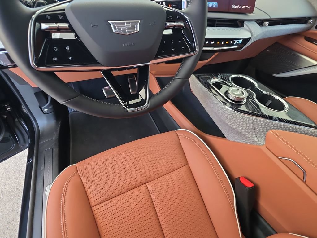 Used 2026 Cadillac Optiq Luxury 2 RWD image 11
