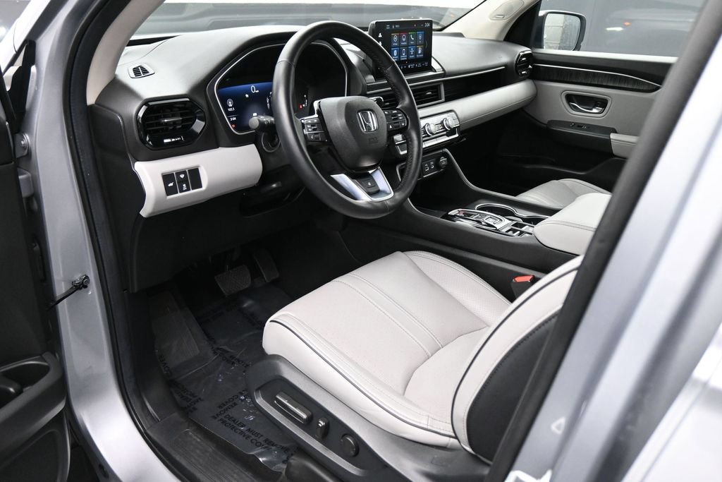 Used 2024 Honda Pilot Elite image 2