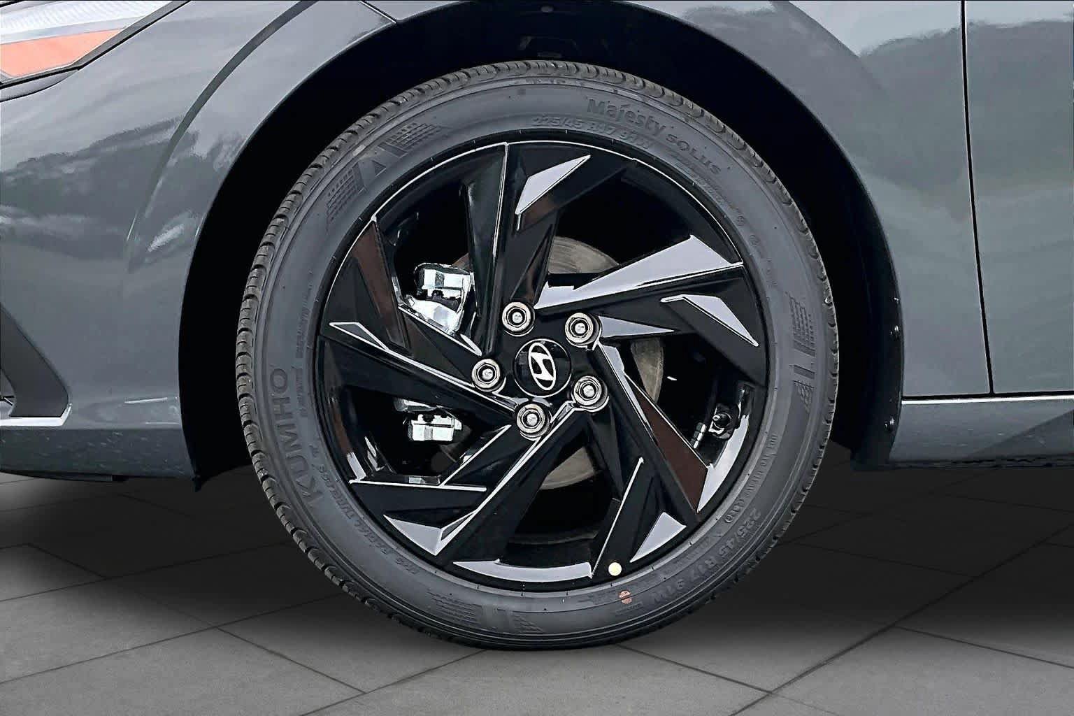 New 2026 Hyundai Elantra SEL Sport FWD image 9