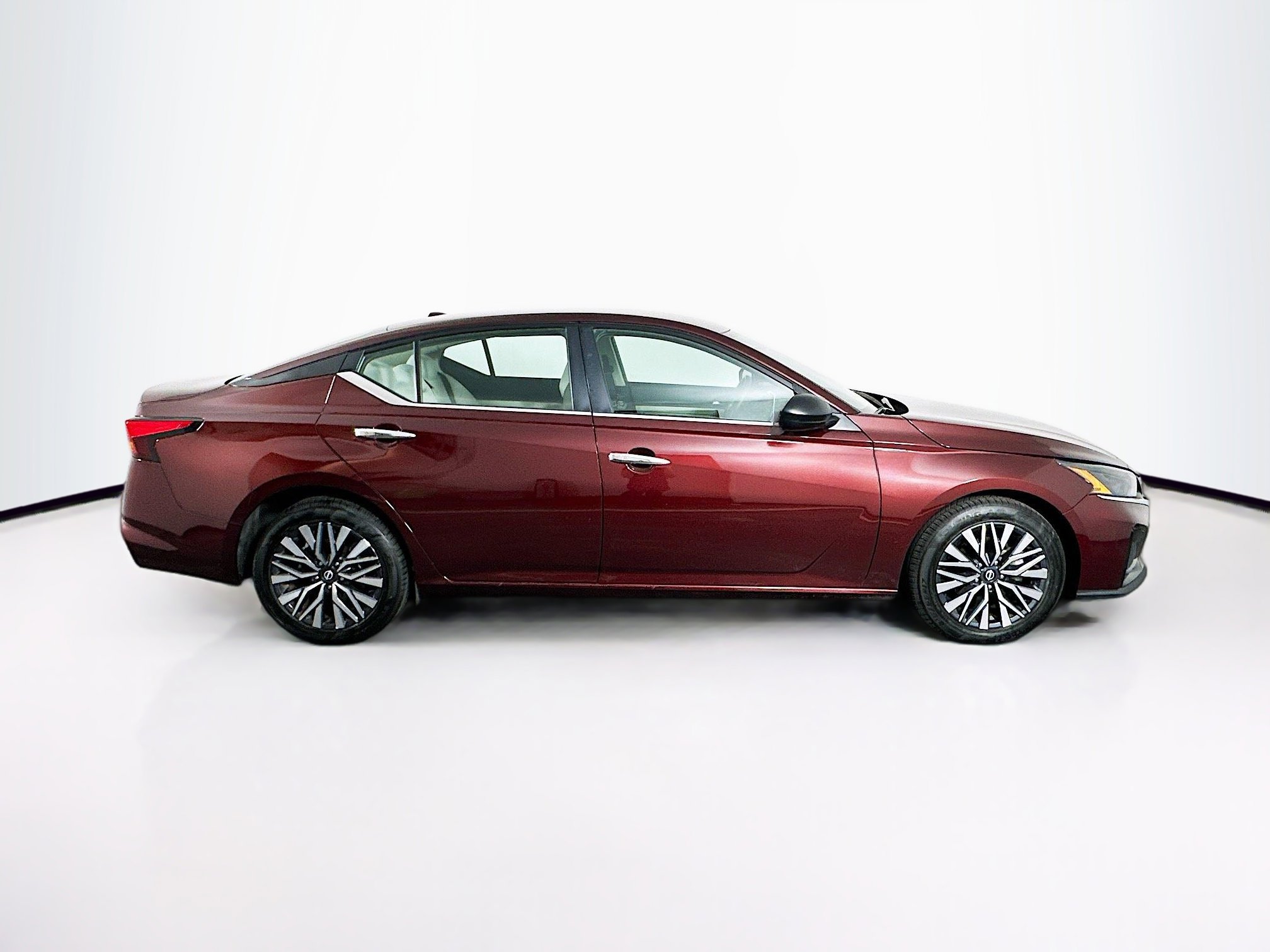 Used 2025 Nissan Altima 2.5 SV FWD image 10