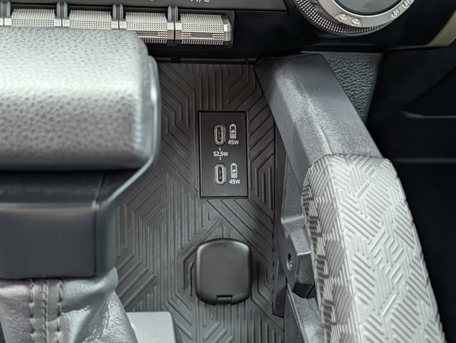 Used 2025 Toyota Tacoma SR AWD/4WD image 17