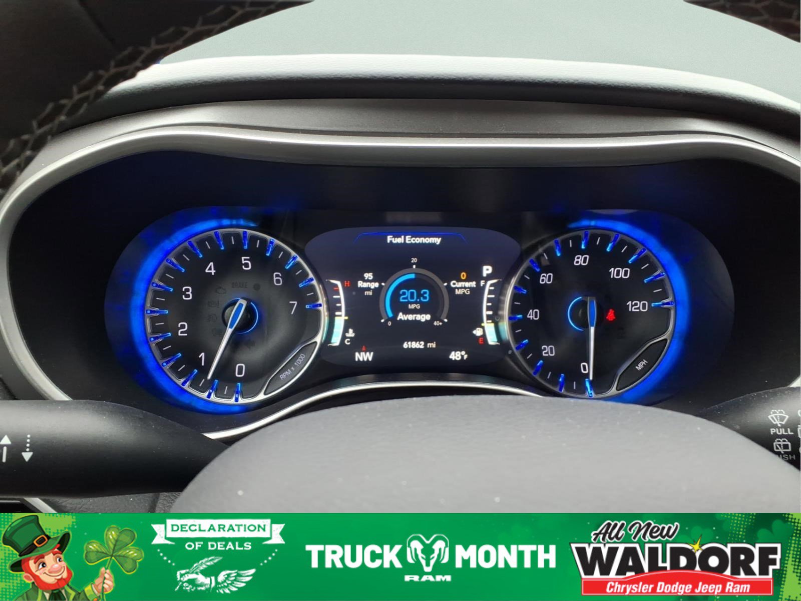 Used 2023 Chrysler Pacifica Touring-L image 16