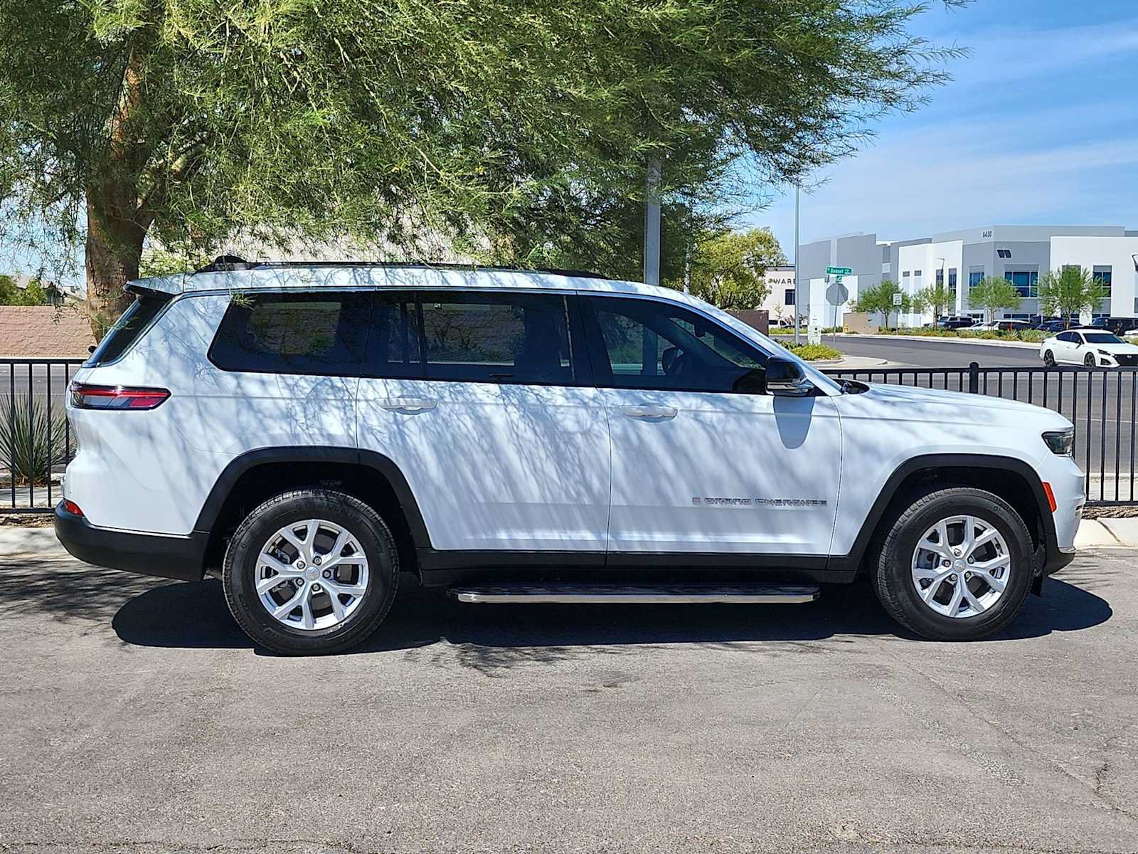 Used 2024 Jeep Grand Cherokee L Limited RWD image 9