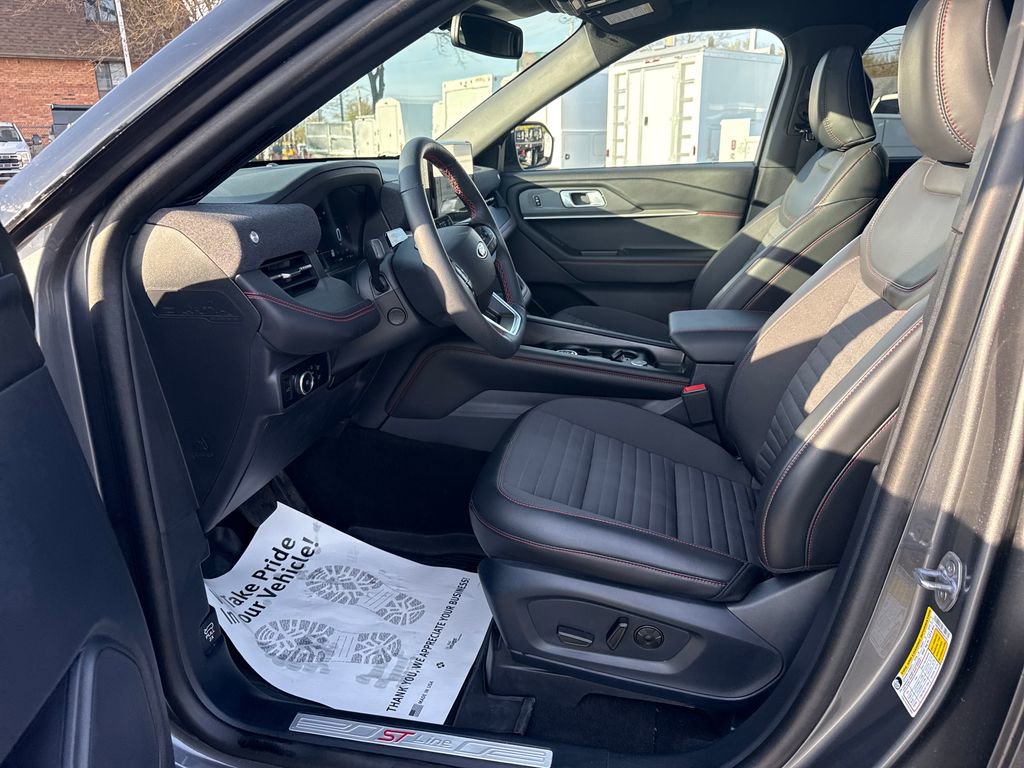 Used 2025 Ford Explorer ST-Line w/ Premium Package image 28