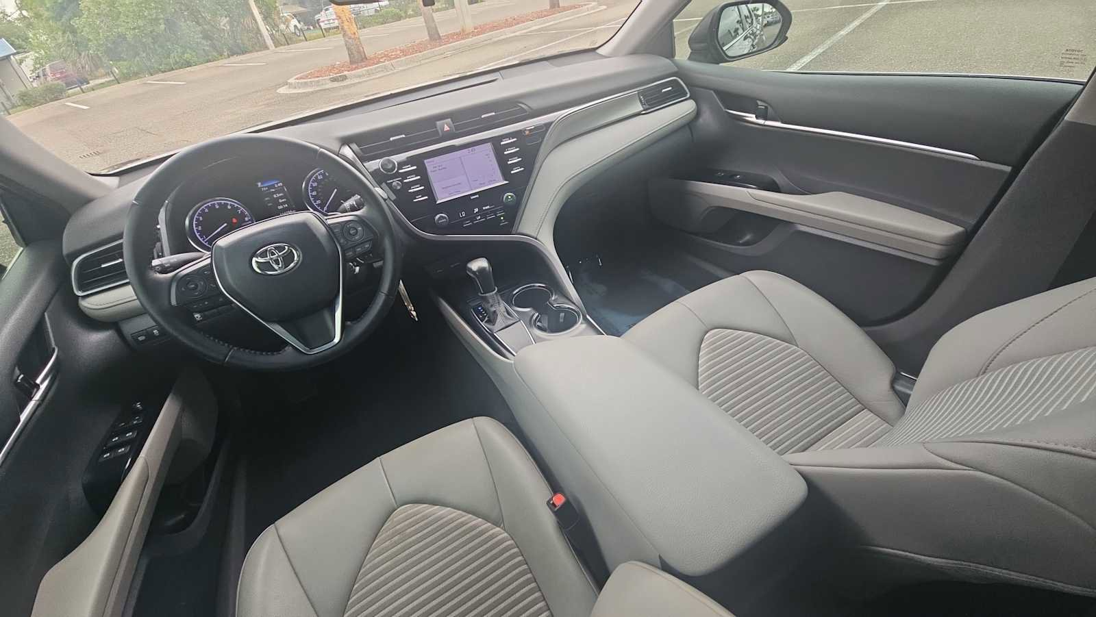 Used 2020 Toyota Camry SE FWD image 22
