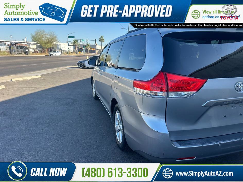 Used 2012 Toyota Sienna LE w/ Towing Pkg FWD image 10
