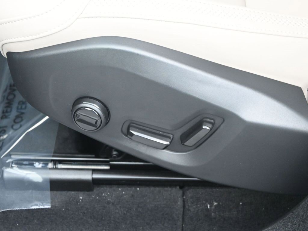 New 2026 Volvo XC60 B5 Plus w/ Protection Package Premier image 12