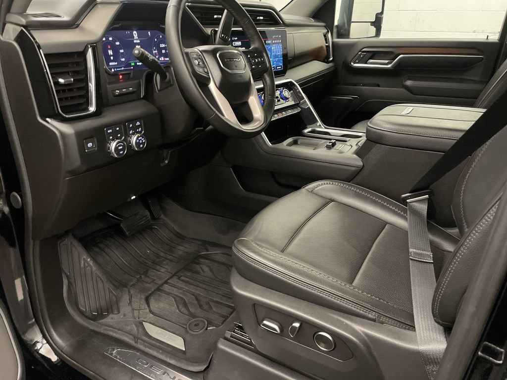 Used 2024 GMC Sierra 2500 Denali w/ Denali Reserve Package AWD/4WD image 4