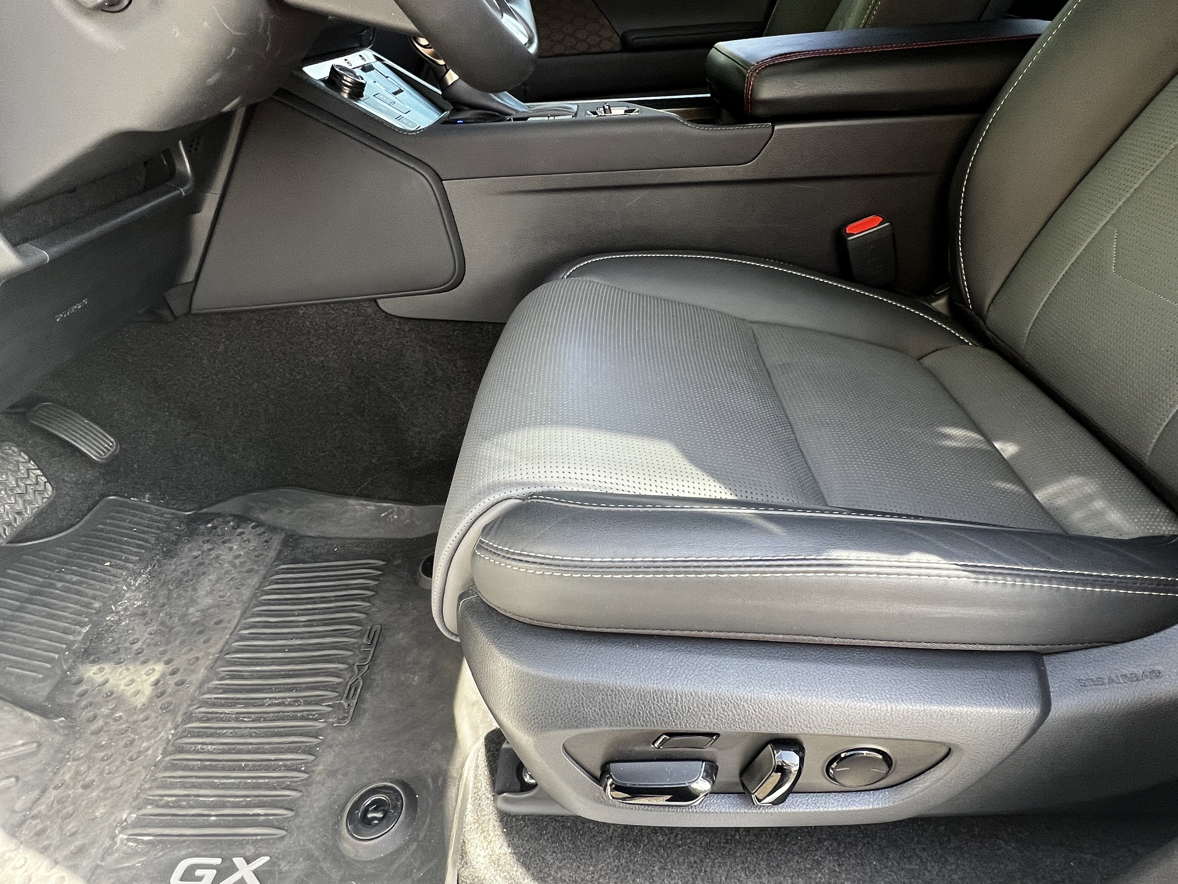 Used 2025 Lexus GX 550 w/ Accessory Package (2T) image 17