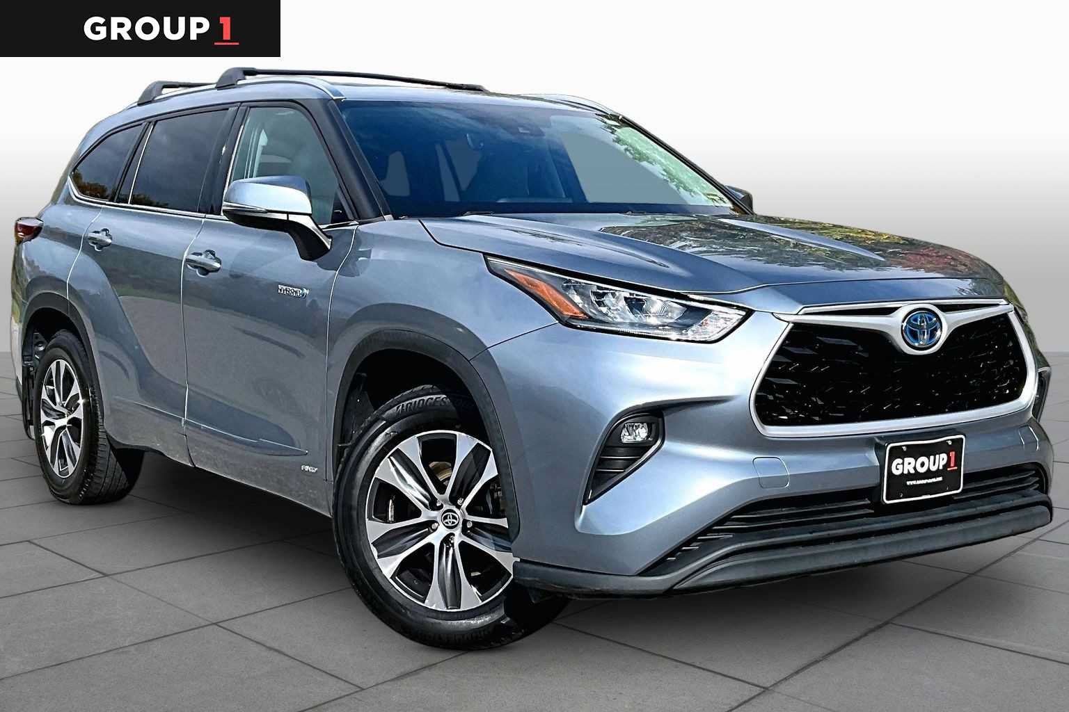 Certified 2020 Toyota Highlander XLE AWD/4WD image 3