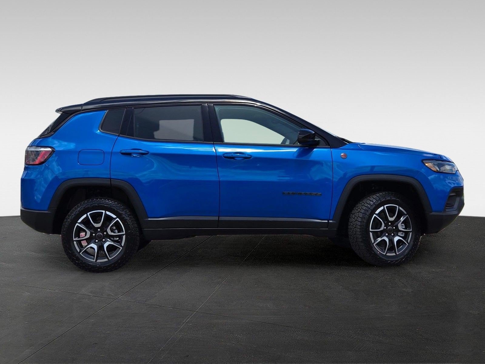 New 2026 Jeep Compass Trailhawk w/ Sun, Sound & Navigation Group AWD/4WD image 4