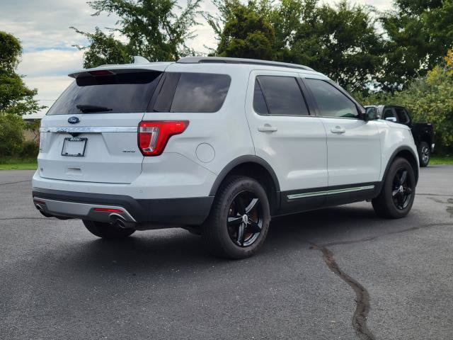 Used 2017 Ford Explorer XLT w/ Equipment Group 201A AWD/4WD image 3