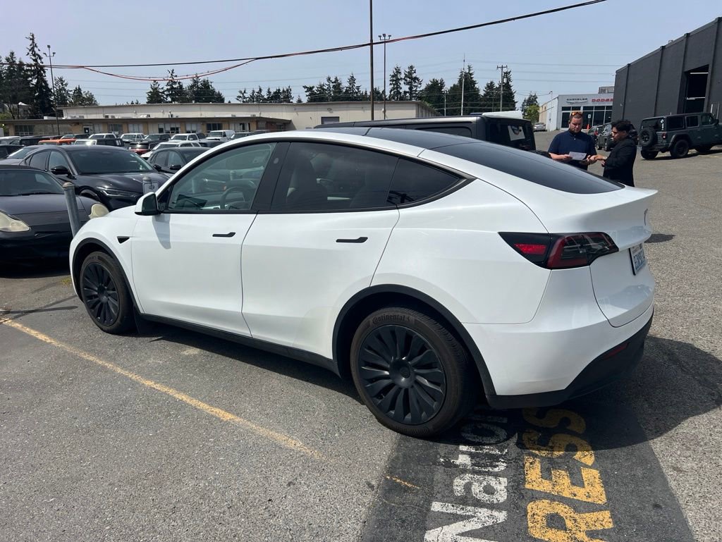Used 2024 Tesla Model Y Long Range AWD/4WD image 7