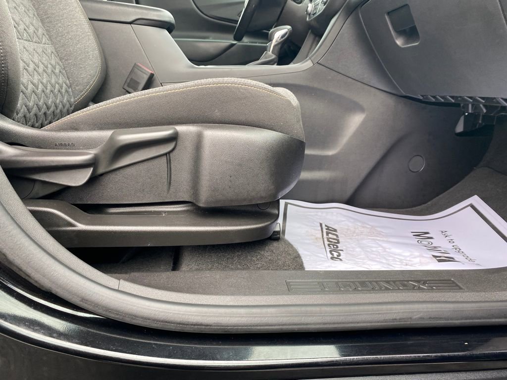 Used 2023 Chevrolet Equinox LT w/ Driver Convenience Package image 12