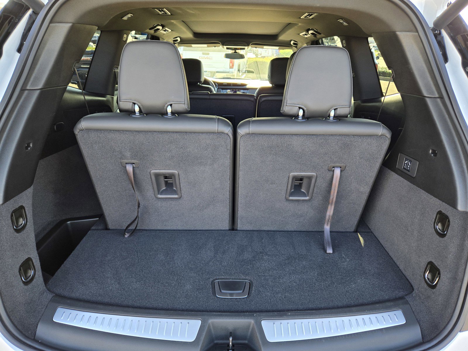 Used 2025 Cadillac XT6 Luxury image 9