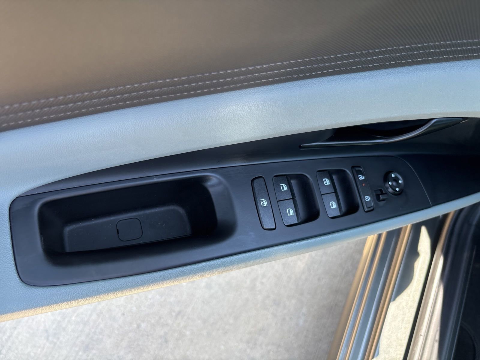 Used 2024 Hyundai Elantra Limited FWD image 16