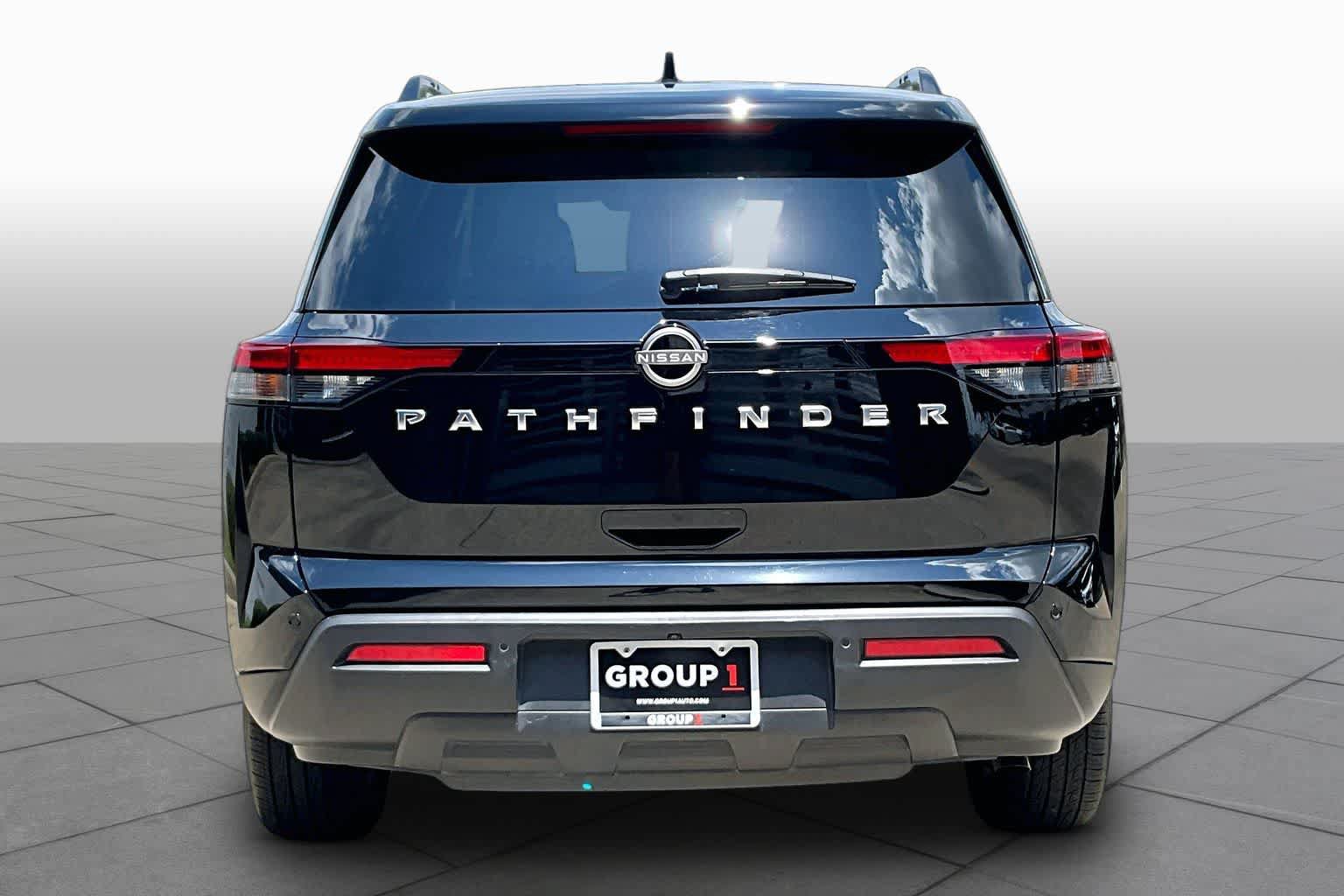 Used 2025 Nissan Pathfinder SV FWD image 5
