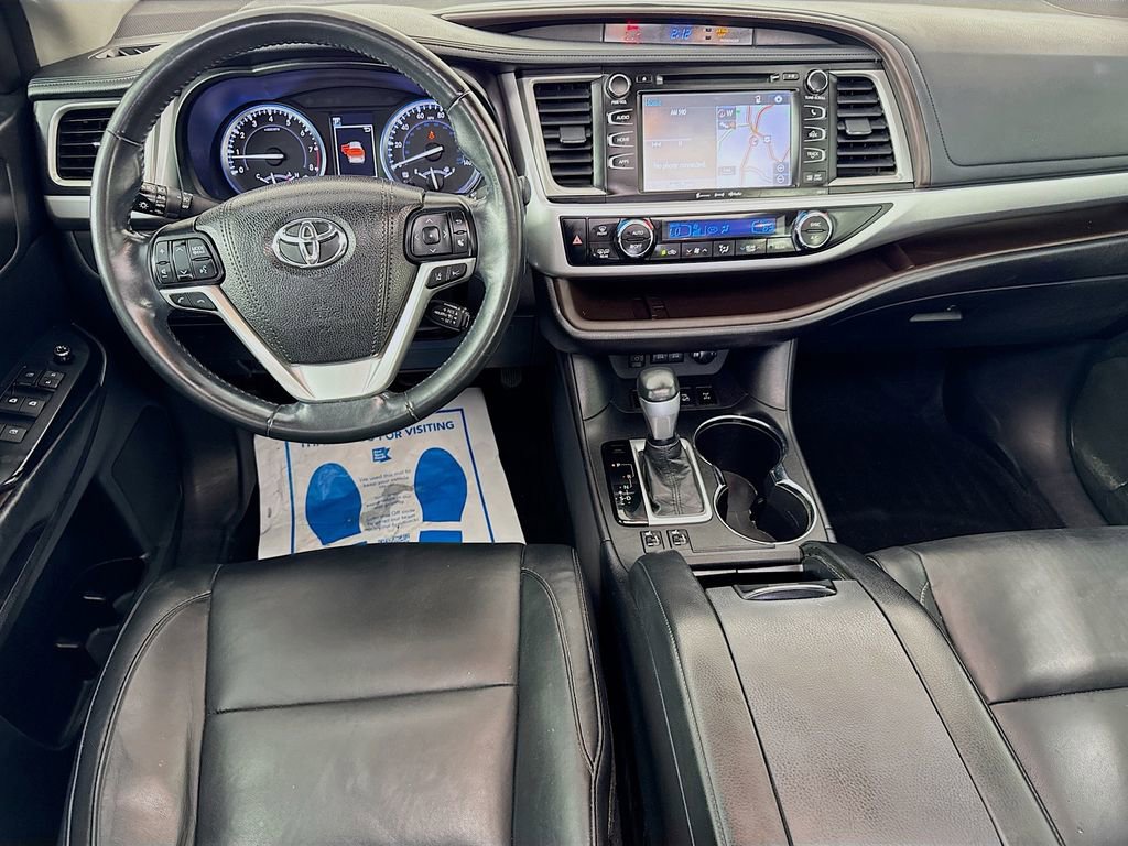 Used 2018 Toyota Highlander XLE AWD/4WD image 29