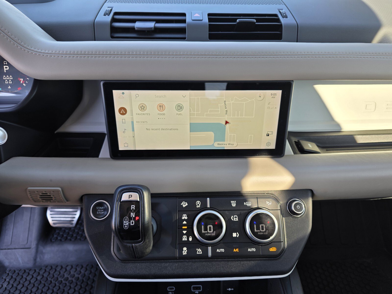 Used 2020 Land Rover Defender 110 HSE image 21