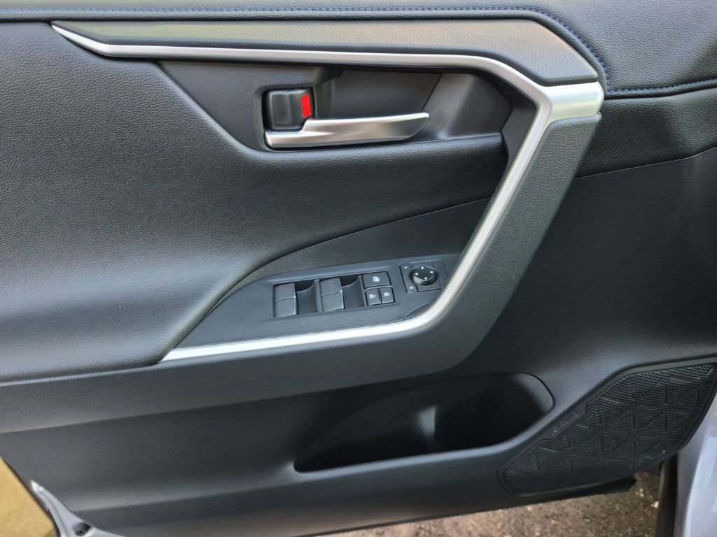 Used 2020 Toyota RAV4 XSE image 19