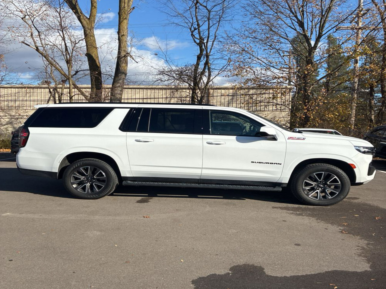 Used 2021 Chevrolet Suburban Z71 image 2