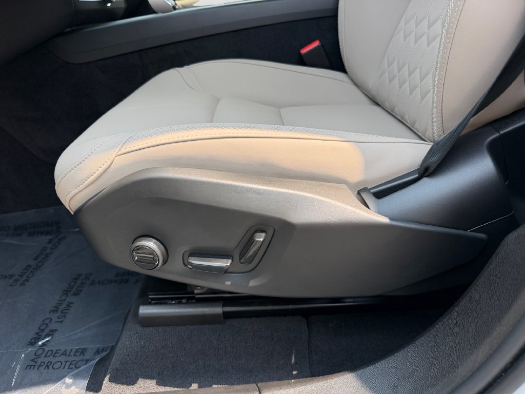 Certified 2026 Volvo XC60 B5 Core w/ Climate Package AWD/4WD image 17