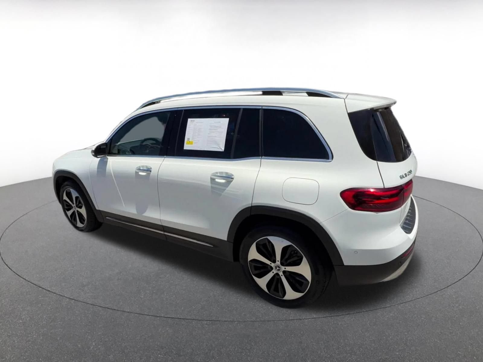 Used 2025 Mercedes-Benz GLB 250 image 10