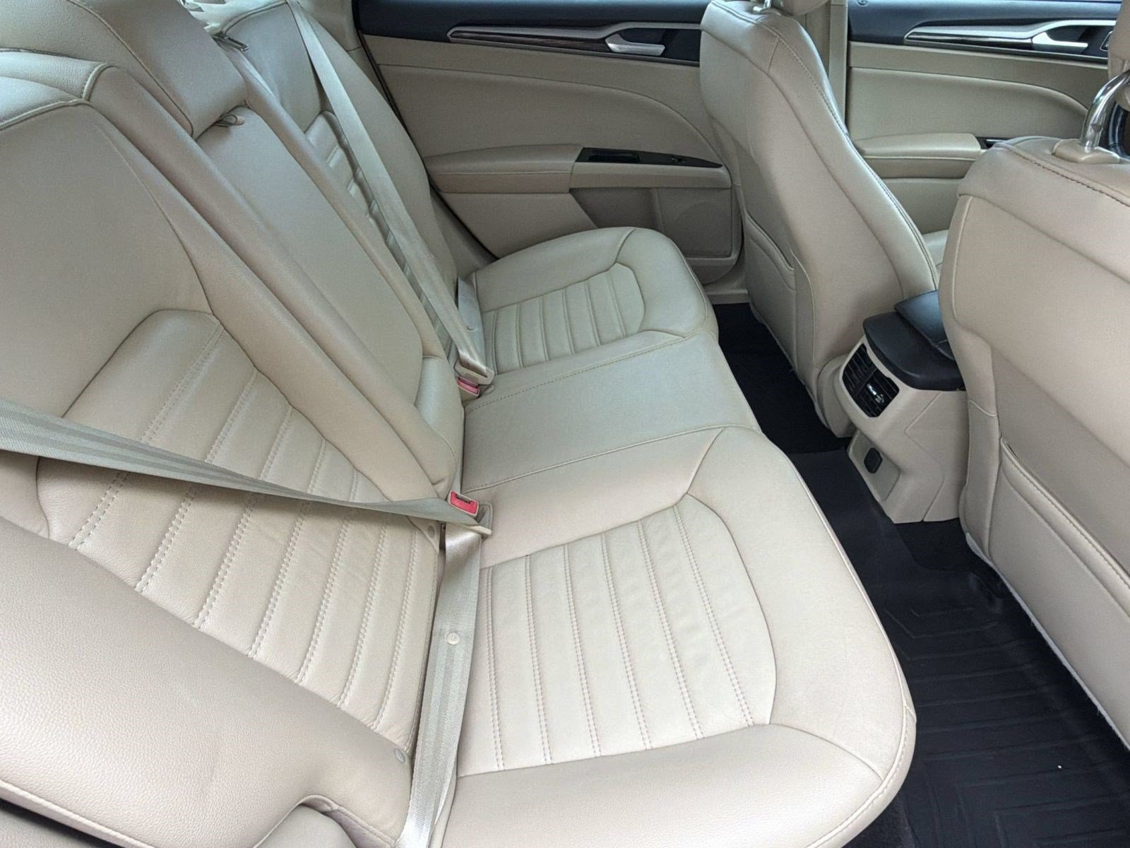 Used 2013 Ford Fusion SE FWD image 31