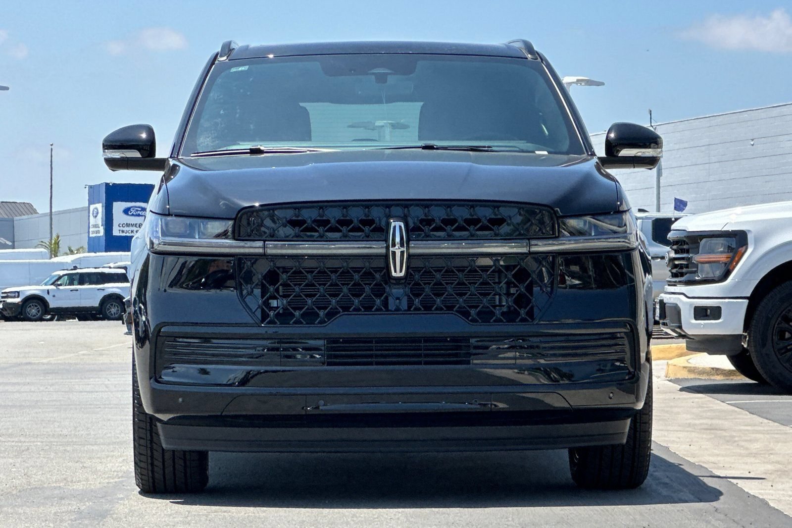New 2026 Lincoln Navigator Reserve w/ Jet Appearance Package AWD/4WD image 8