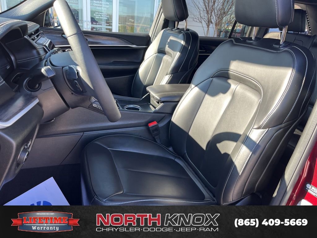 Used 2025 Jeep Grand Cherokee Limited image 4