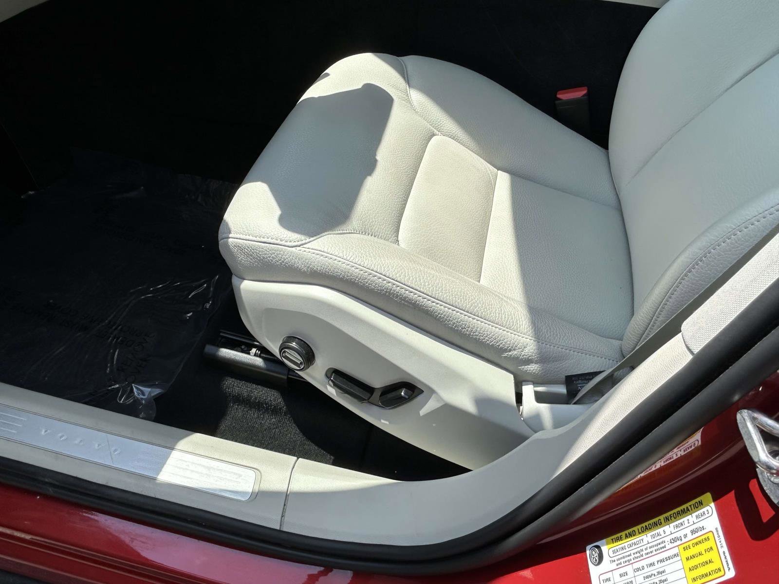 Certified 2023 Volvo XC60 B5 Plus w/ Climate Package AWD/4WD image 21
